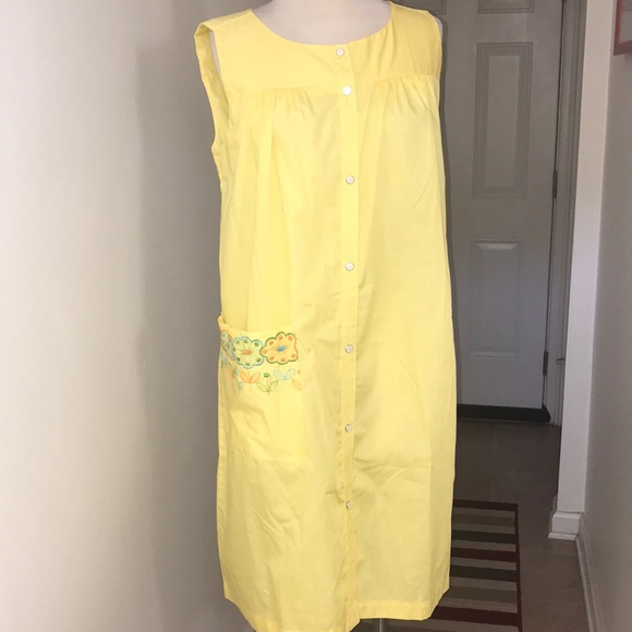Vintage Dresses & Skirts - Vintage Yellow Duster Dress 😘😘